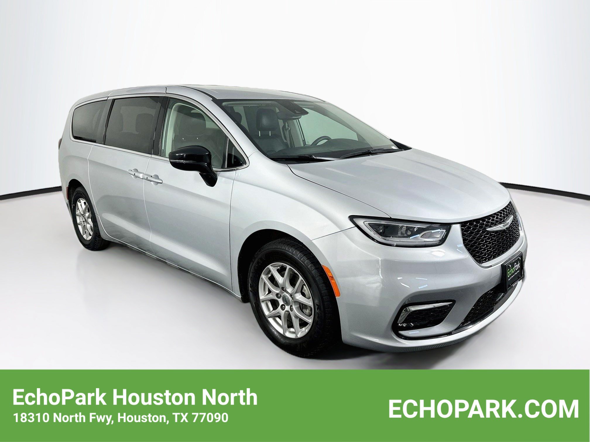 Used 2024 Chrysler Pacifica Touring-L FWD video 1