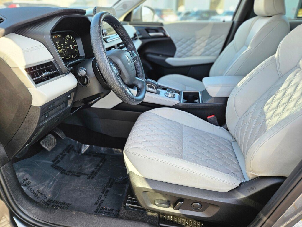 Used 2023 Mitsubishi Outlander SEL image 14