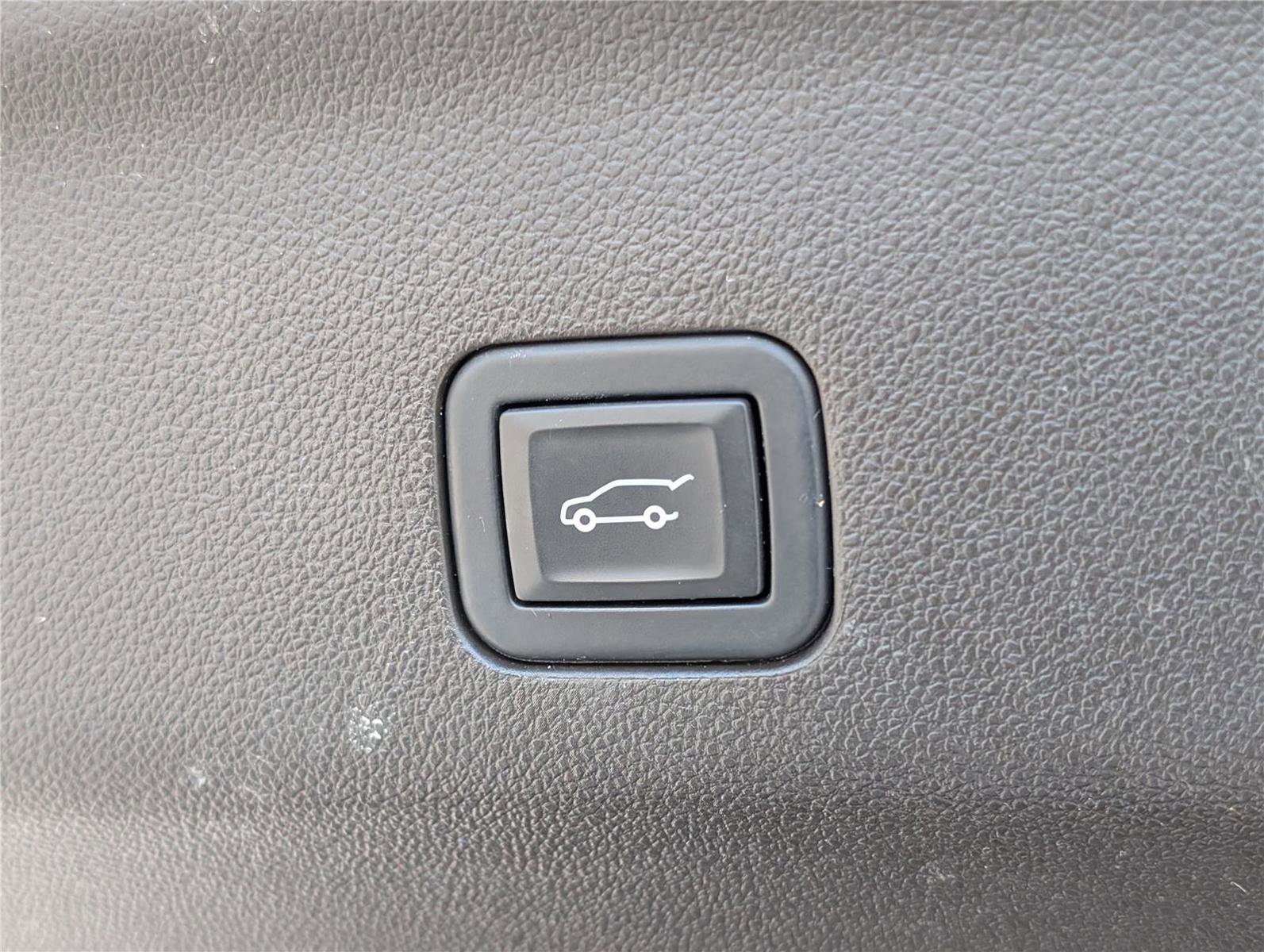 Used 2024 GMC Yukon SLT image 15