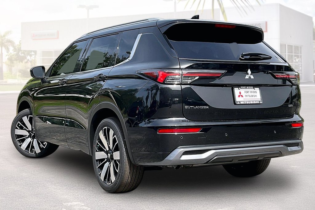 New 2026 Mitsubishi Outlander SEL FWD image 3