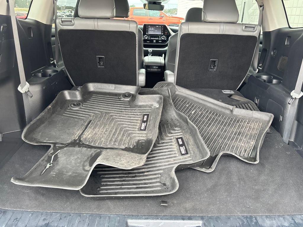 Used 2022 Toyota Highlander XLE image 30