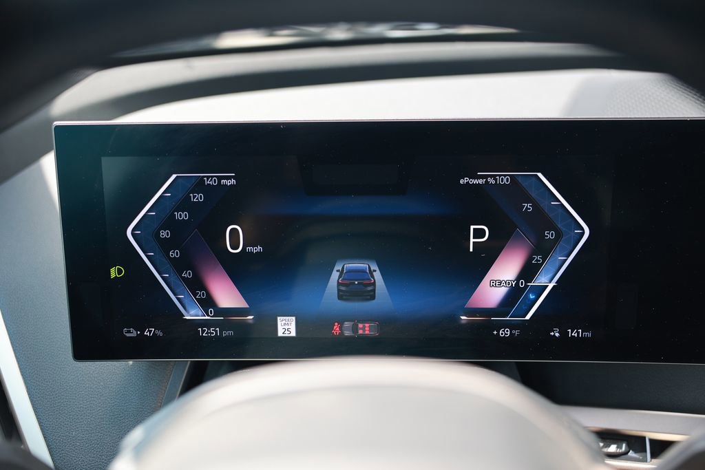 Used 2024 BMW iX xDrive50 w/ Sport Package AWD/4WD image 21