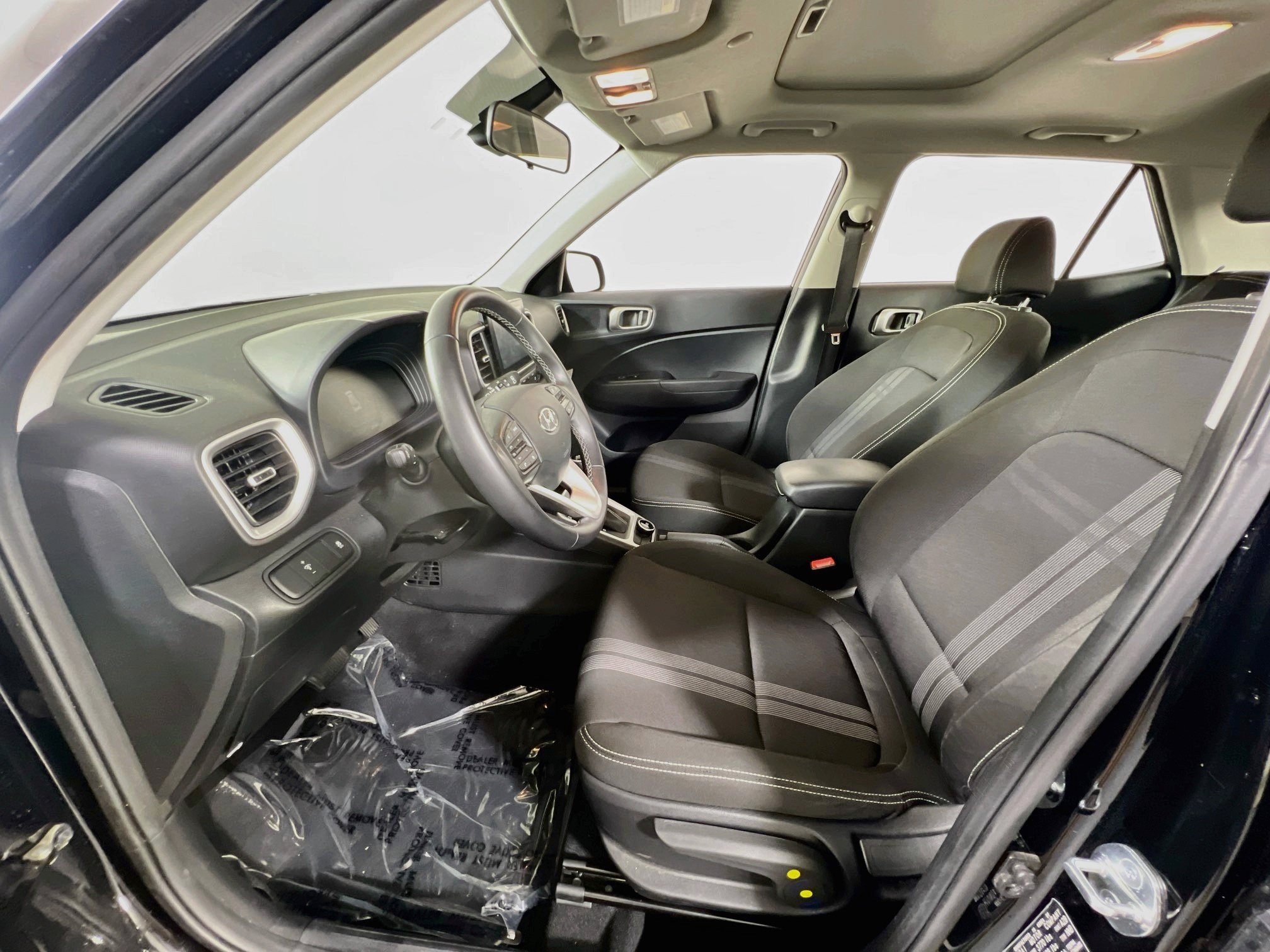 Used 2023 Hyundai Venue SEL w/ Cargo Package FWD image 19