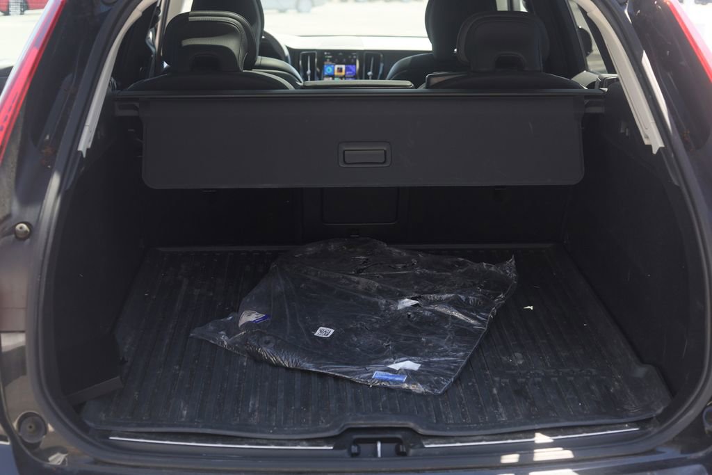 Used 2024 Volvo XC60 B5 Plus w/ Protection Package Premier AWD/4WD image 16