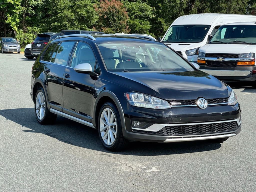 Used 2018 Volkswagen Golf Alltrack SE image 2