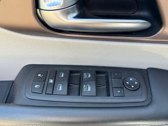 Used 2023 Chrysler Voyager LX FWD image 9