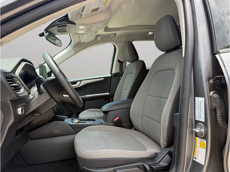 Used 2021 Ford Escape SE w/ SE Sport Appearance Package FWD image 2