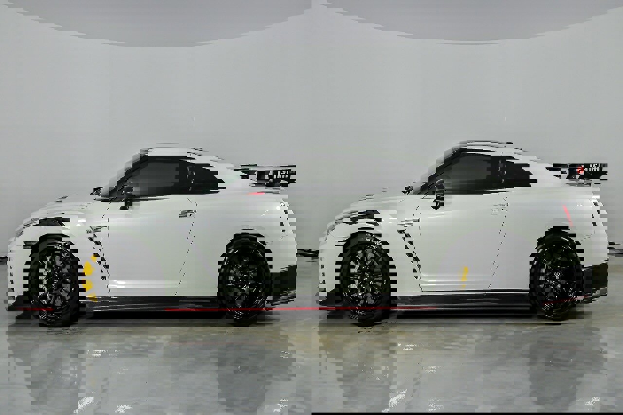 Used 2020 Nissan GT-R NISMO AWD/4WD image 8