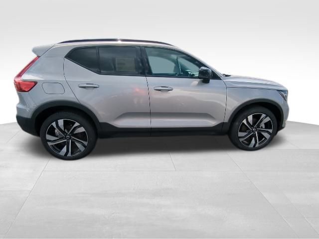 New 2025 Volvo XC40 B5 Ultra w/ Protection Package Premier AWD/4WD image 8
