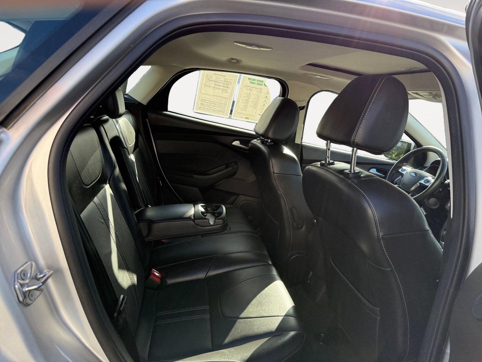Used 2014 Ford Focus Titanium FWD image 18