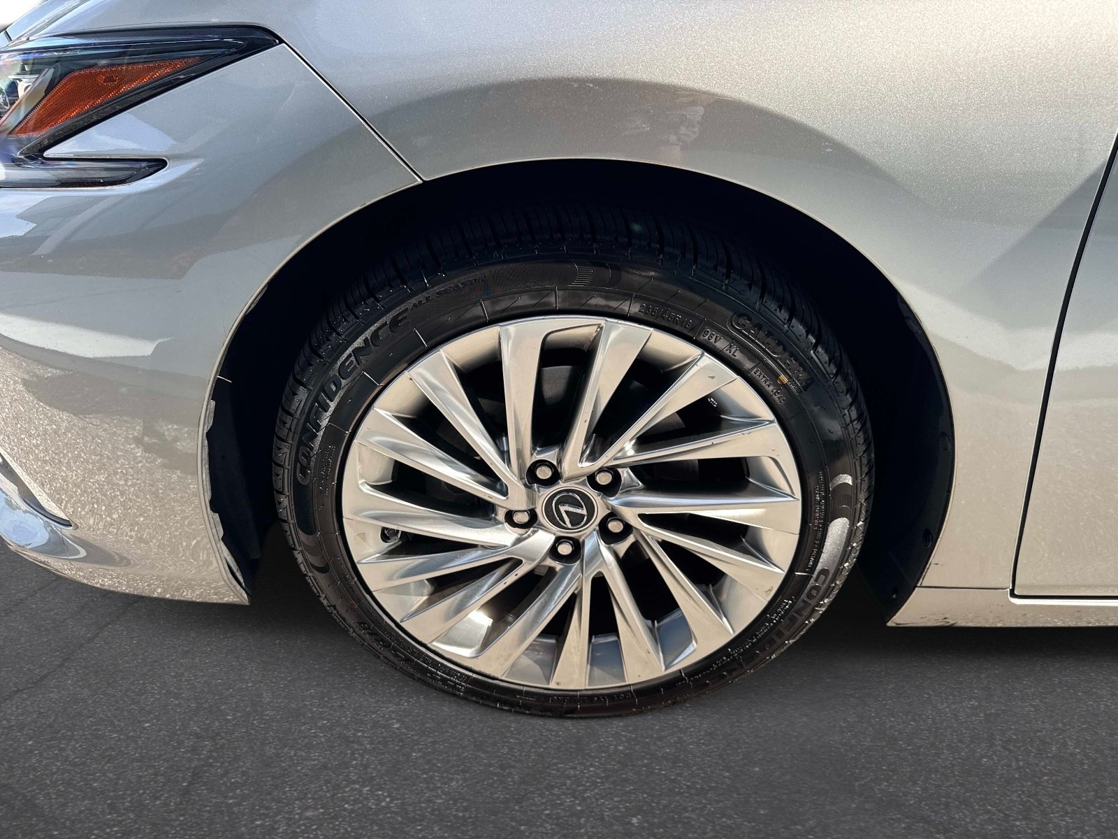 Used 2021 Lexus ES 300h Ultra Luxury w/ Accessory Package 2 FWD image 10