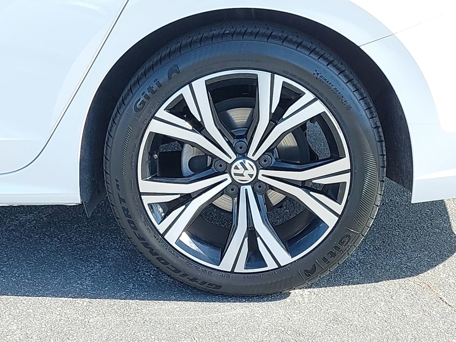 Used 2022 Volkswagen Passat 2.0T SE image 32