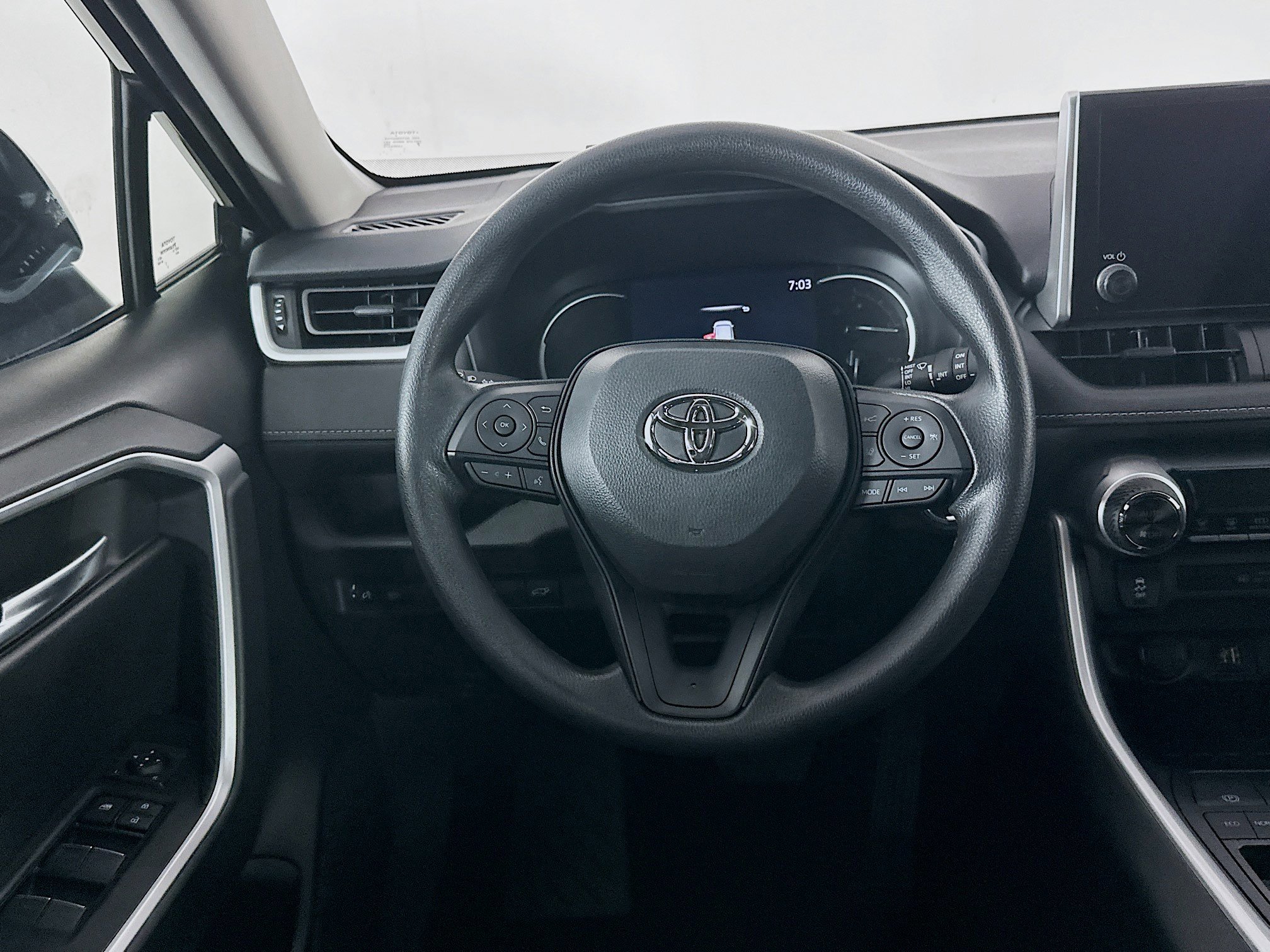 Used 2025 Toyota RAV4 XLE w/ Convenience Package image 18