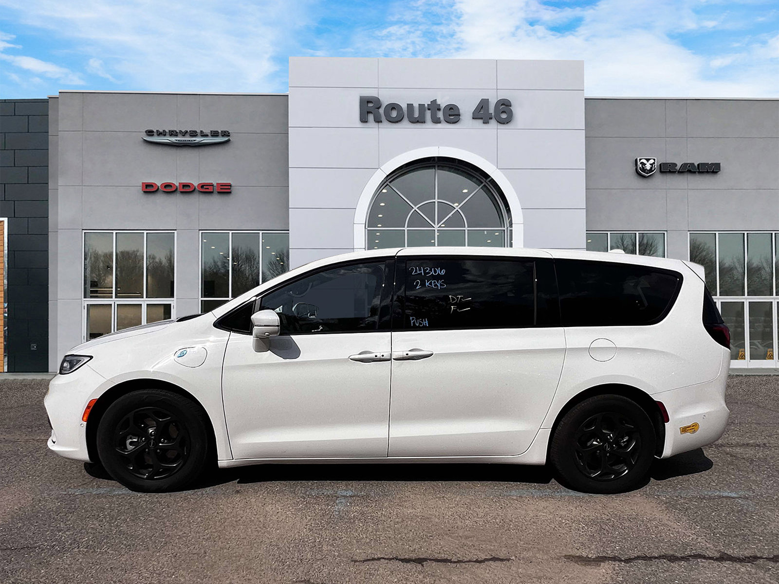 Used 2022 Chrysler Pacifica Limited w/ S Appearance Package image 5