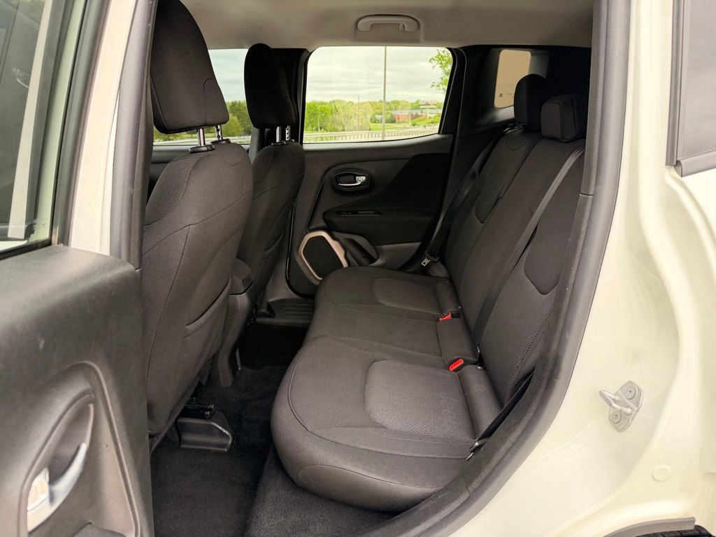 Used 2017 Jeep Renegade Latitude AWD/4WD image 28