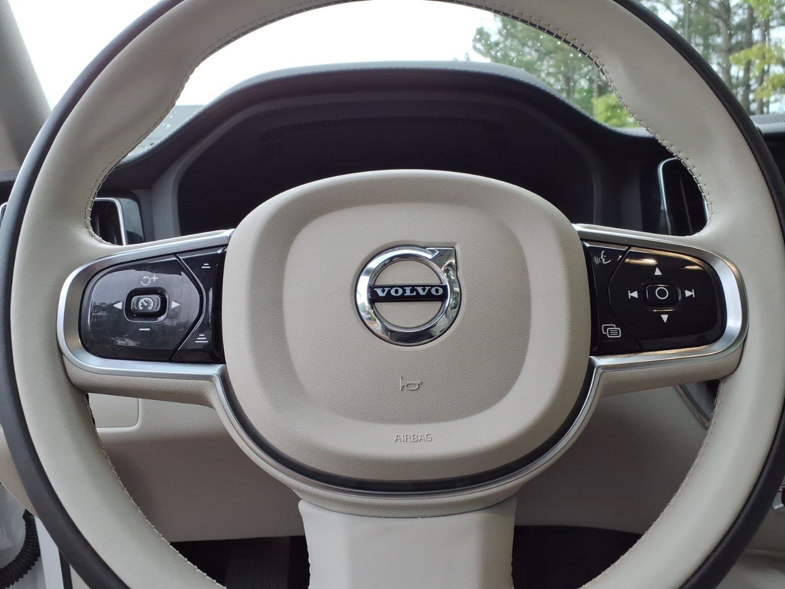 Certified 2023 Volvo XC60 B5 Ultimate w/ Climate Package FWD image 27