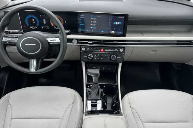 Certified 2025 Hyundai Tucson SE FWD image 17