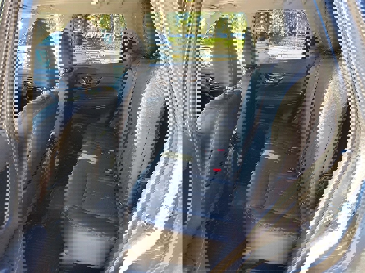 Used 2018 Nissan Rogue SL w/ Premium Package image 11