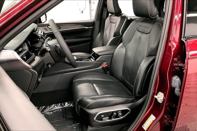 Used 2024 Jeep Grand Cherokee Overland w/ Luxury Tech Group IV image 24