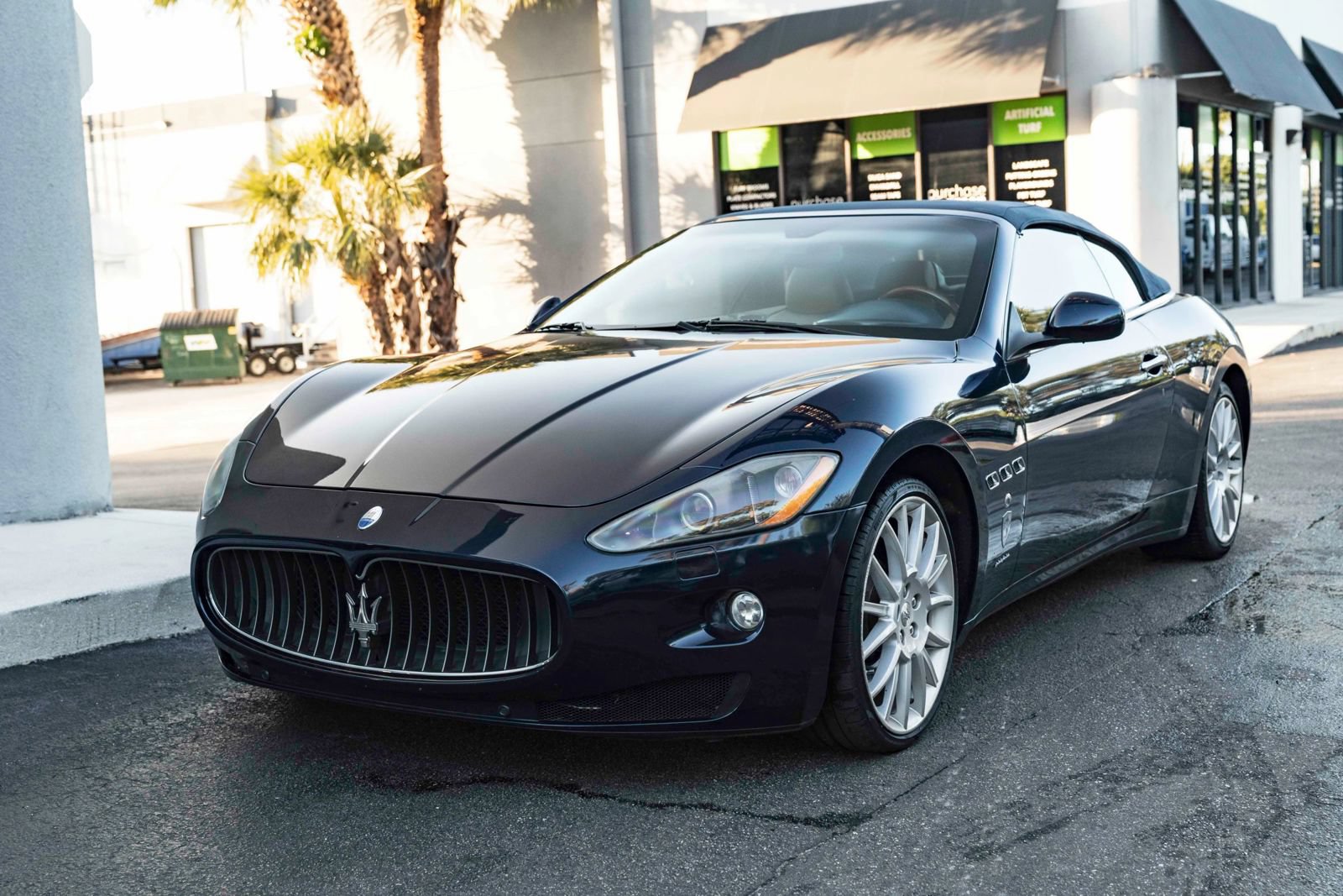 Used 2011 Maserati GranTurismo Convertible RWD image 2