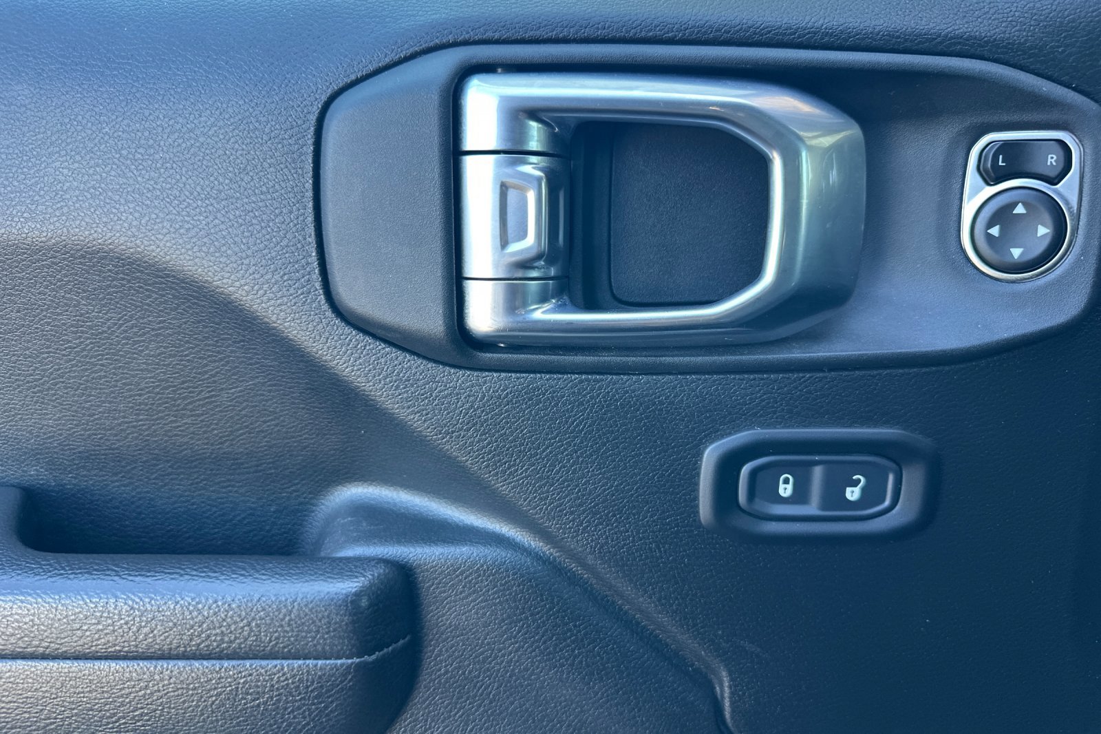 Certified 2023 Jeep Wrangler Willys image 11