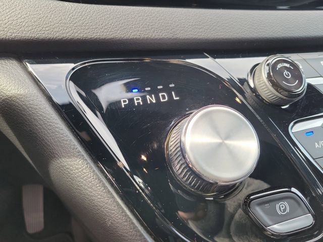 Used 2025 Chrysler Voyager LX image 26