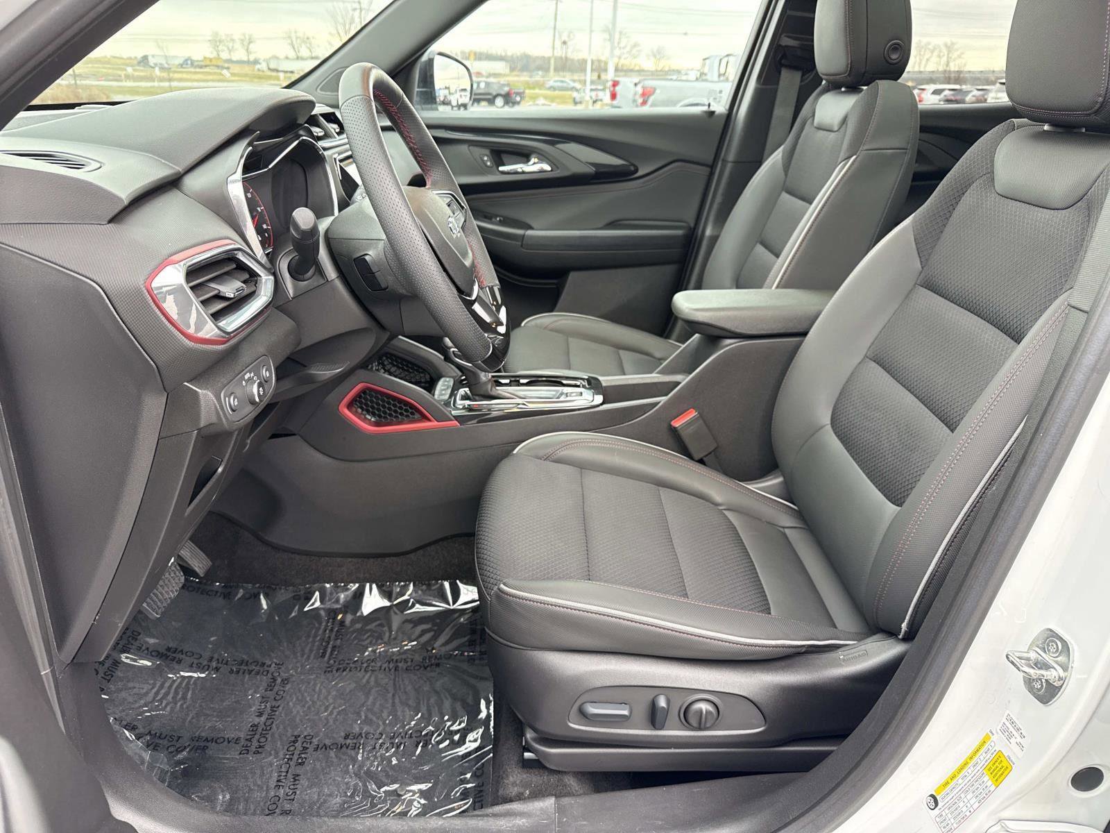 Used 2023 Chevrolet TrailBlazer RS w/ Sun and Liftgate Package image 23