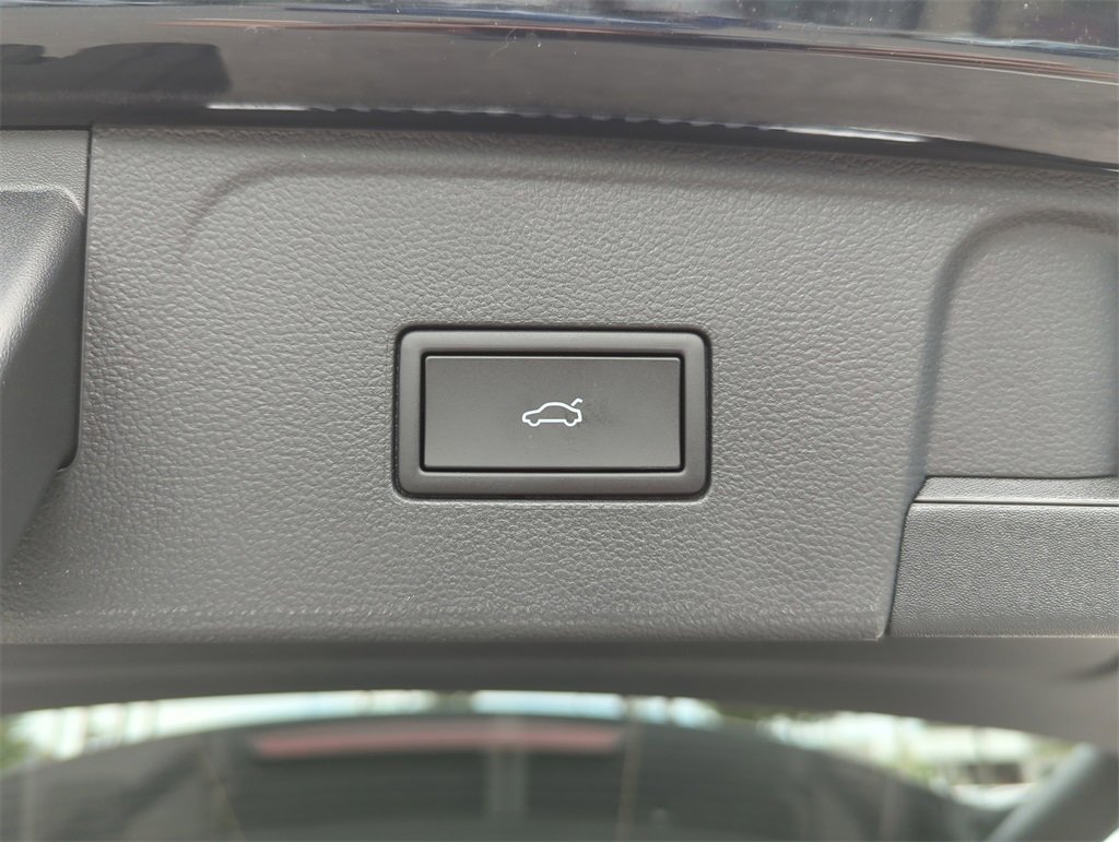 New 2025 Volkswagen Atlas SE image 17