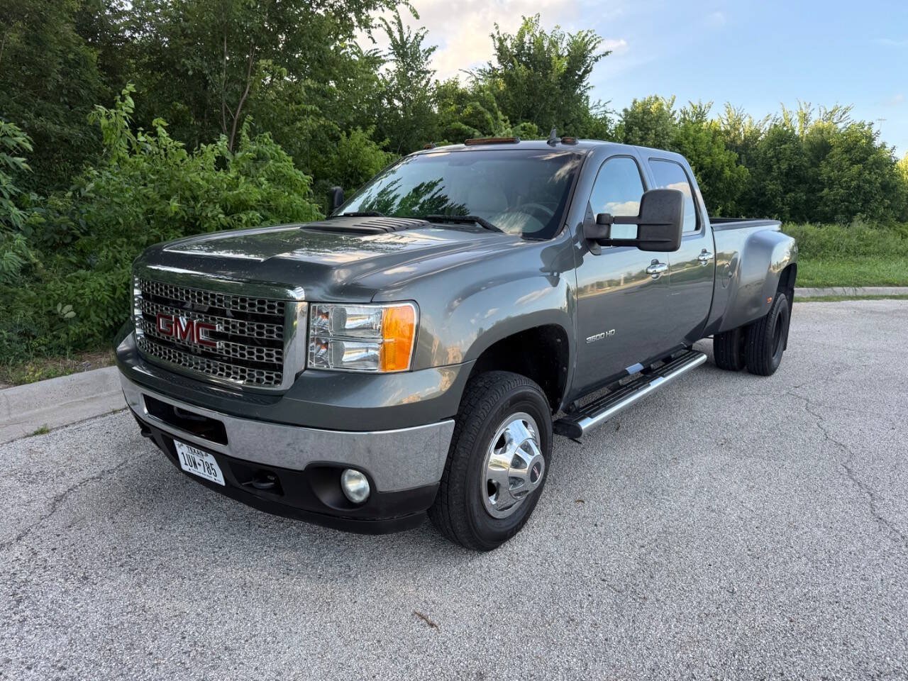 Used 2011 GMC Sierra 3500 SLT w/ SLT Convenience Package AWD/4WD image 2