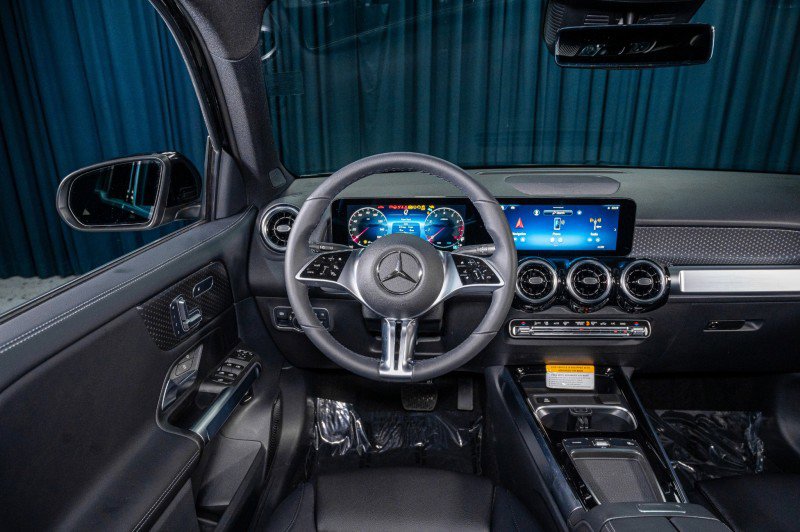 New 2026 Mercedes-Benz GLB 250 image 14