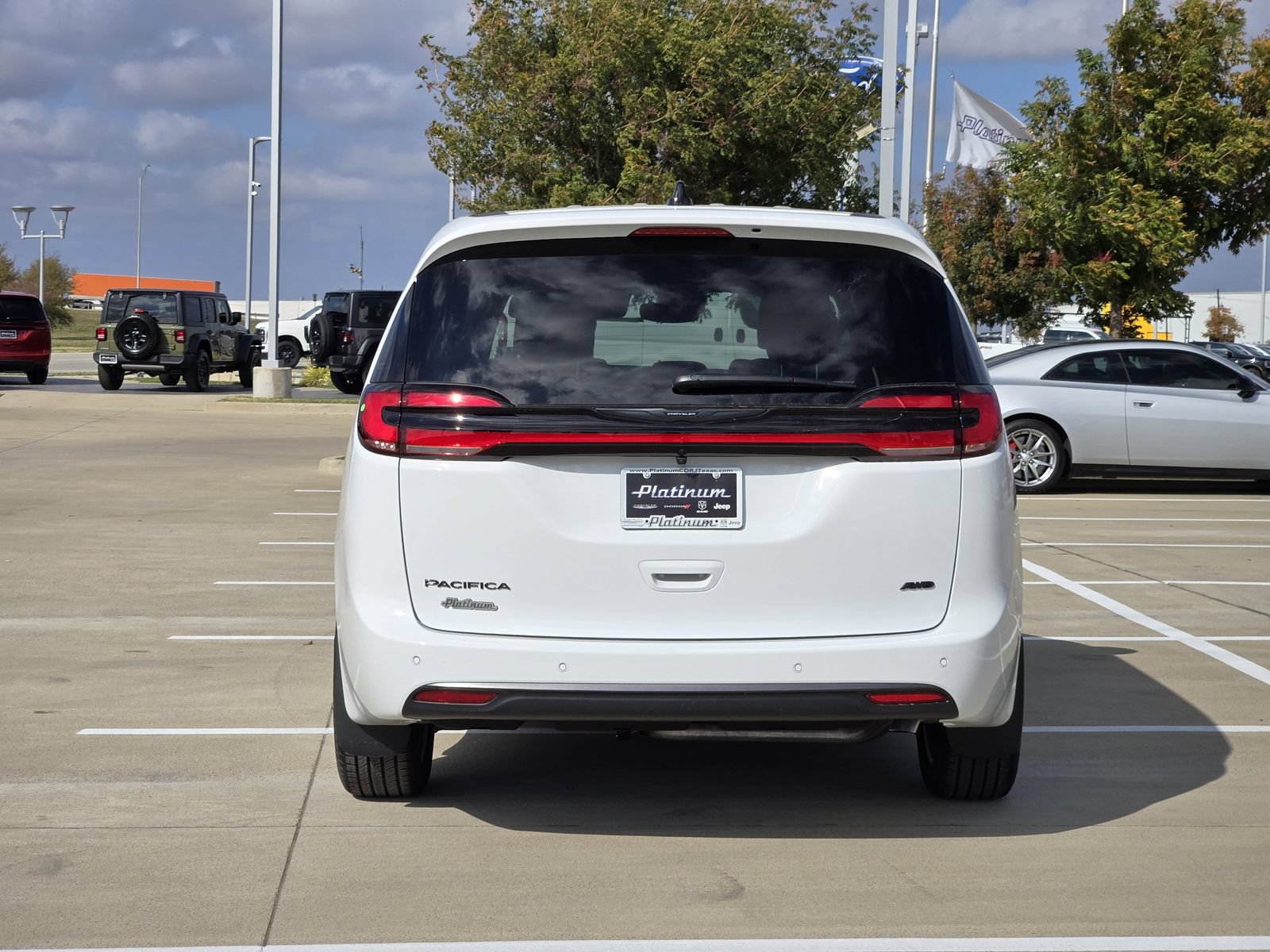 New 2026 Chrysler Pacifica Select AWD/4WD image 7
