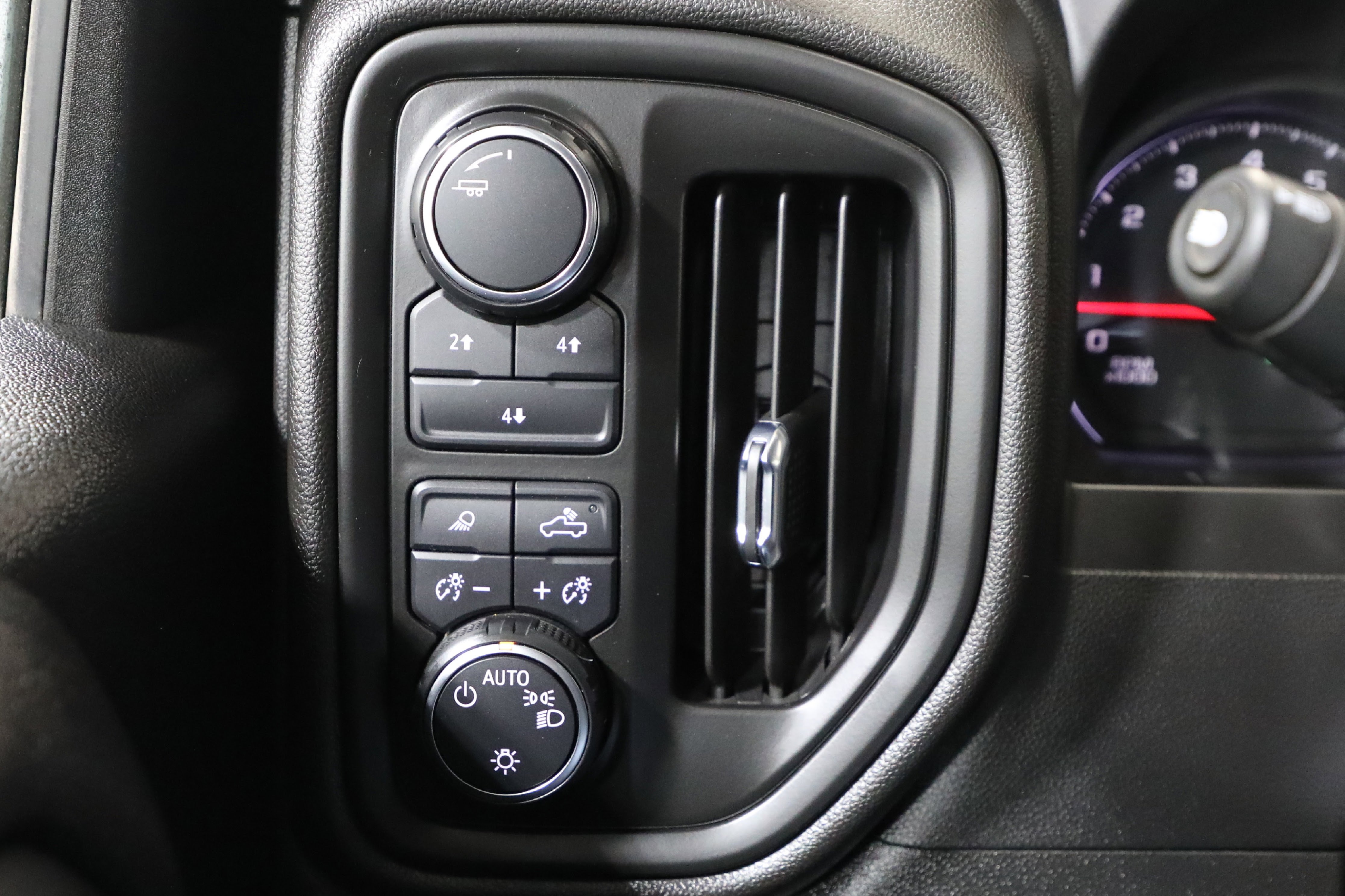 Used 2024 Chevrolet Silverado 2500 Custom w/ Custom Value Package image 10