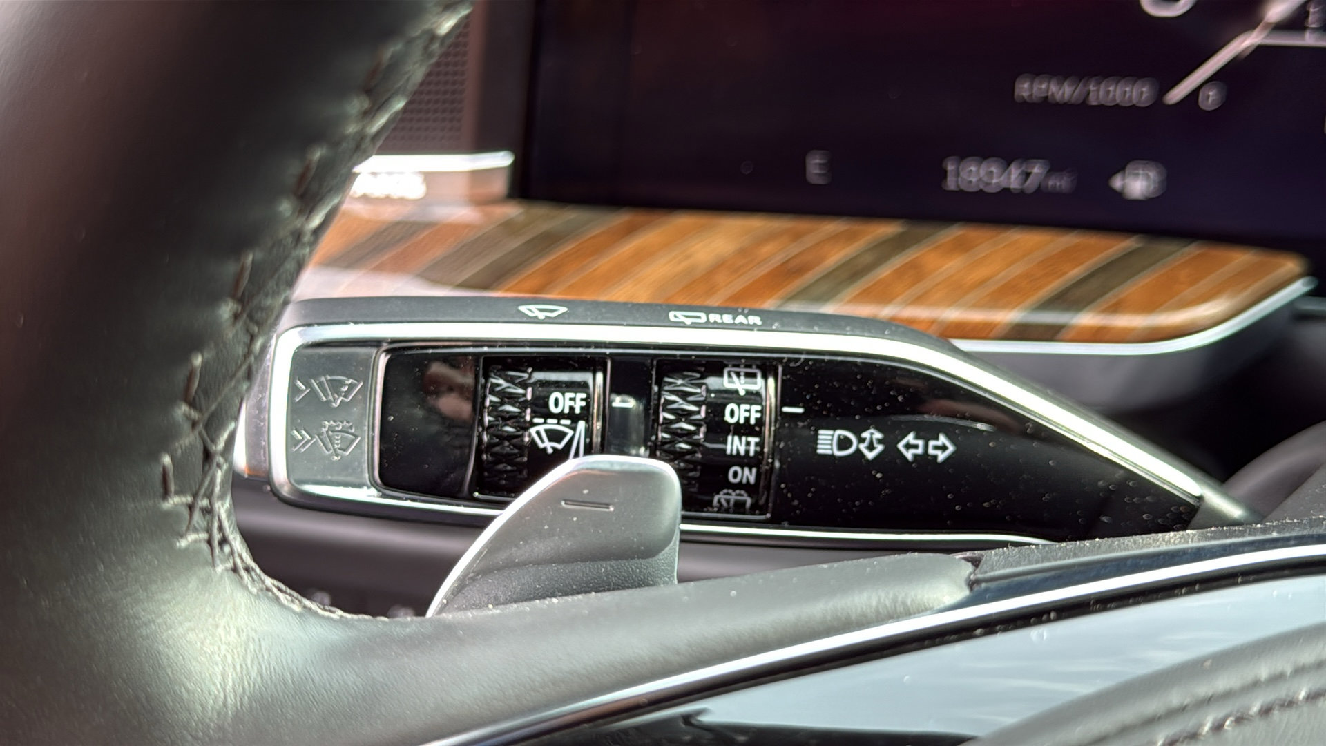 Certified 2025 Cadillac Escalade ESV Sport Platinum image 15