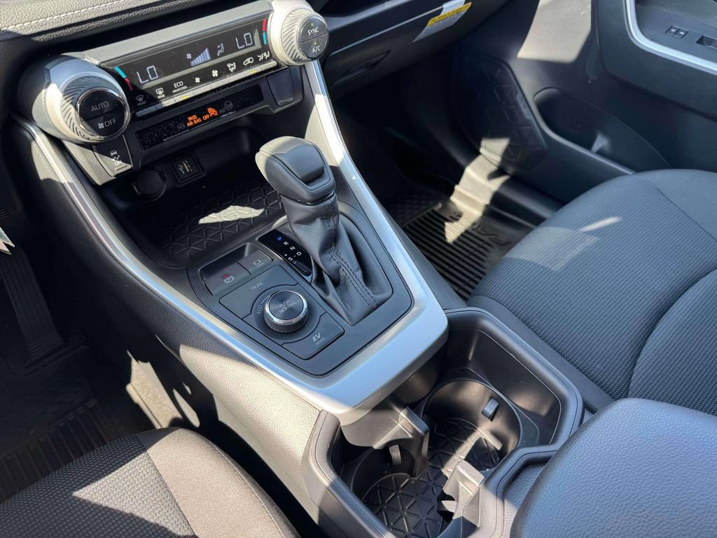 Used 2023 Toyota RAV4 LE AWD/4WD image 32