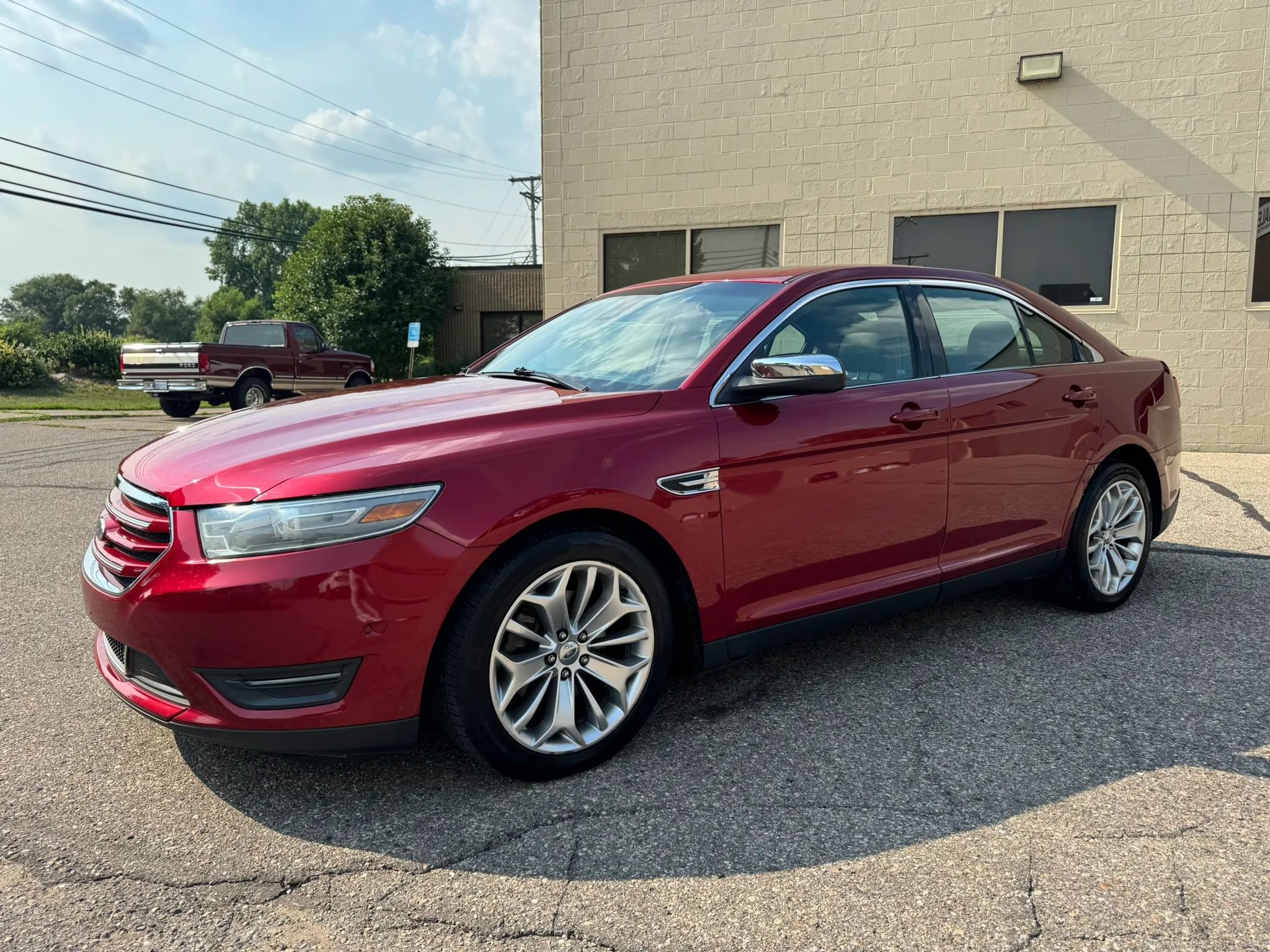 Used 2014 Ford Taurus Limited w/ Equipment Group 301A AWD/4WD image 4