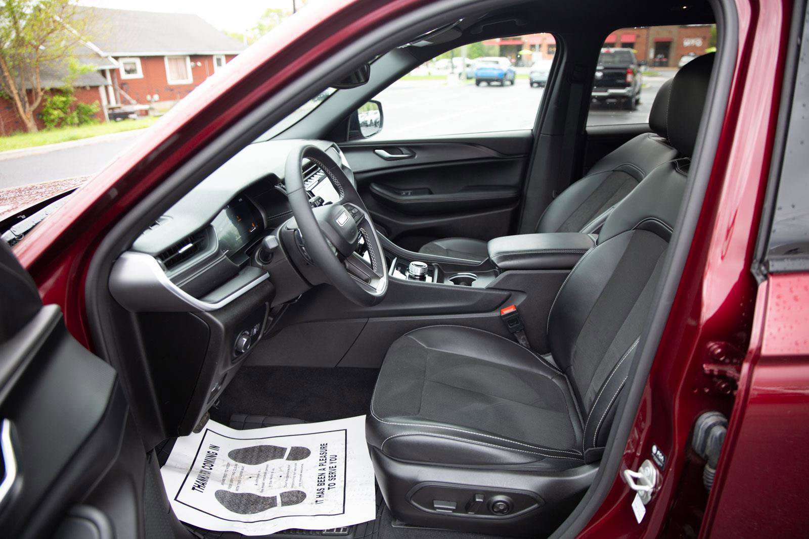 Used 2024 Jeep Grand Cherokee Altitude AWD/4WD image 20