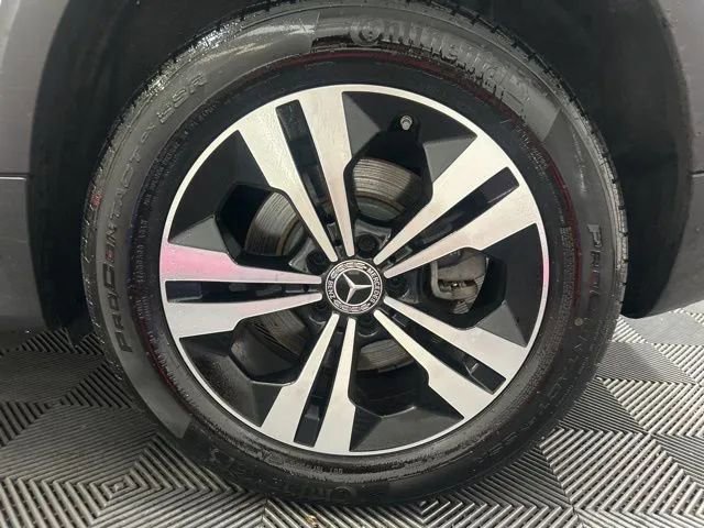 Used 2025 Mercedes-Benz GLB 250 4MATIC image 21