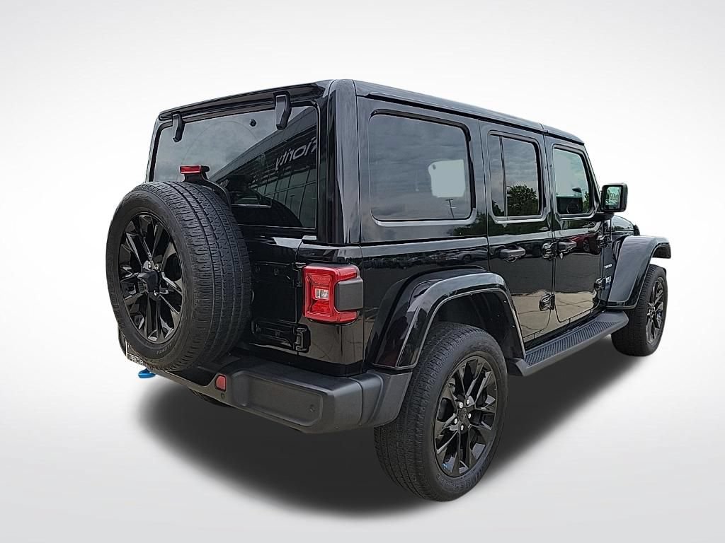 Used 2022 Jeep Wrangler Unlimited Sahara w/ Cold Weather Group AWD/4WD image 5