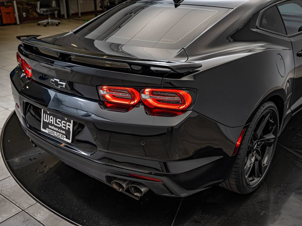 Used 2019 Chevrolet Camaro SS RWD image 17