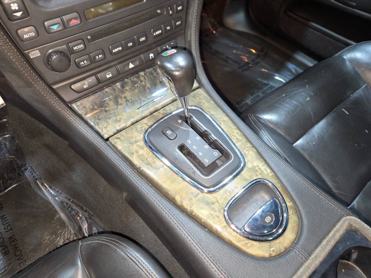Used 2005 Jaguar S-TYPE R RWD image 72