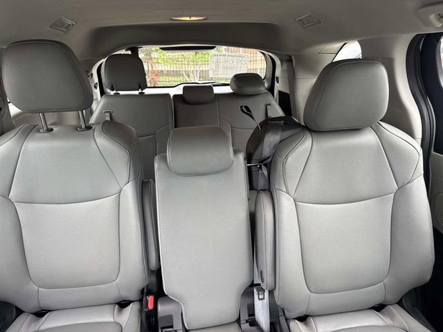 Used 2024 Toyota Sienna XLE FWD image 9