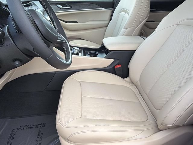 New 2026 Jeep Grand Cherokee Limited w/ Luxury Tech Group II RWD image 23