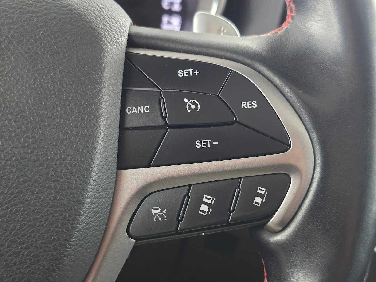 Used 2020 Jeep Grand Cherokee Trailhawk w/ Premium Lighting Group AWD/4WD image 33