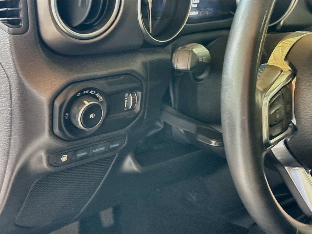 Used 2023 Jeep Wrangler Unlimited Rubicon 4xe AWD/4WD image 11