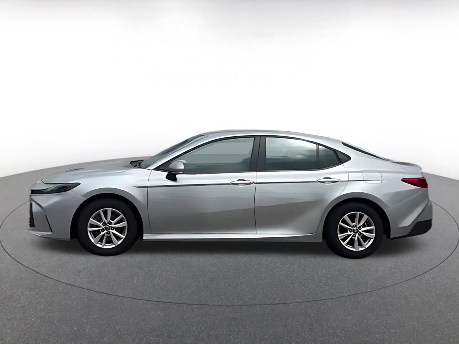 Used 2025 Toyota Camry LE image 8