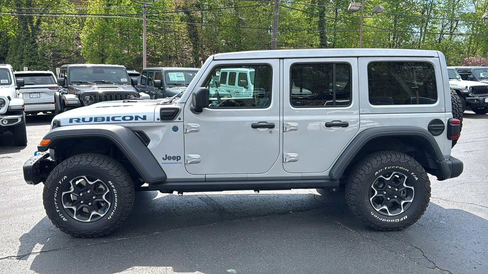 Used 2023 Jeep Wrangler Unlimited Rubicon 4xe w/ Steel Bumper Group AWD/4WD image 2