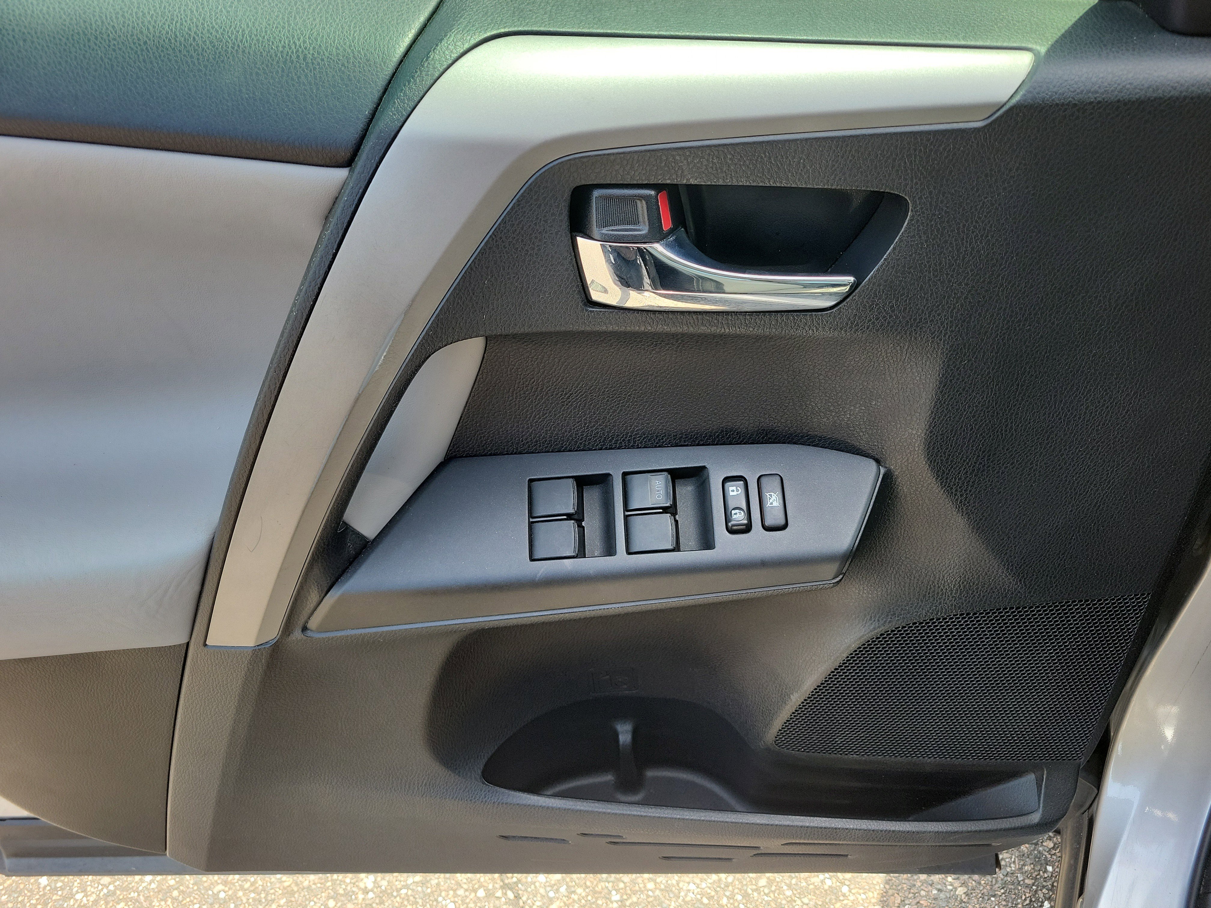 Used 2016 Toyota RAV4 XLE w/ Convenience Package image 24