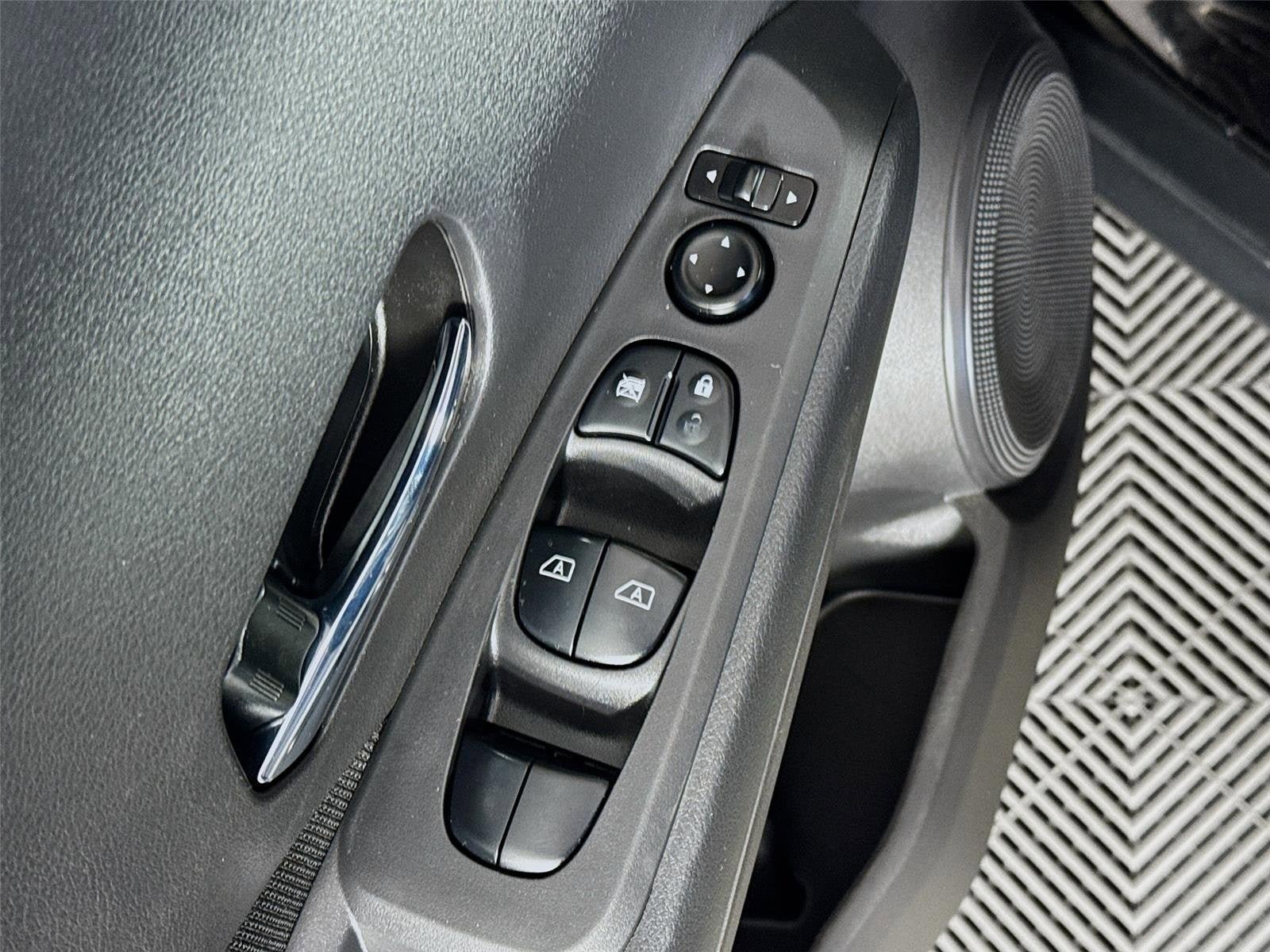 Certified 2021 Nissan Kicks SV FWD image 18