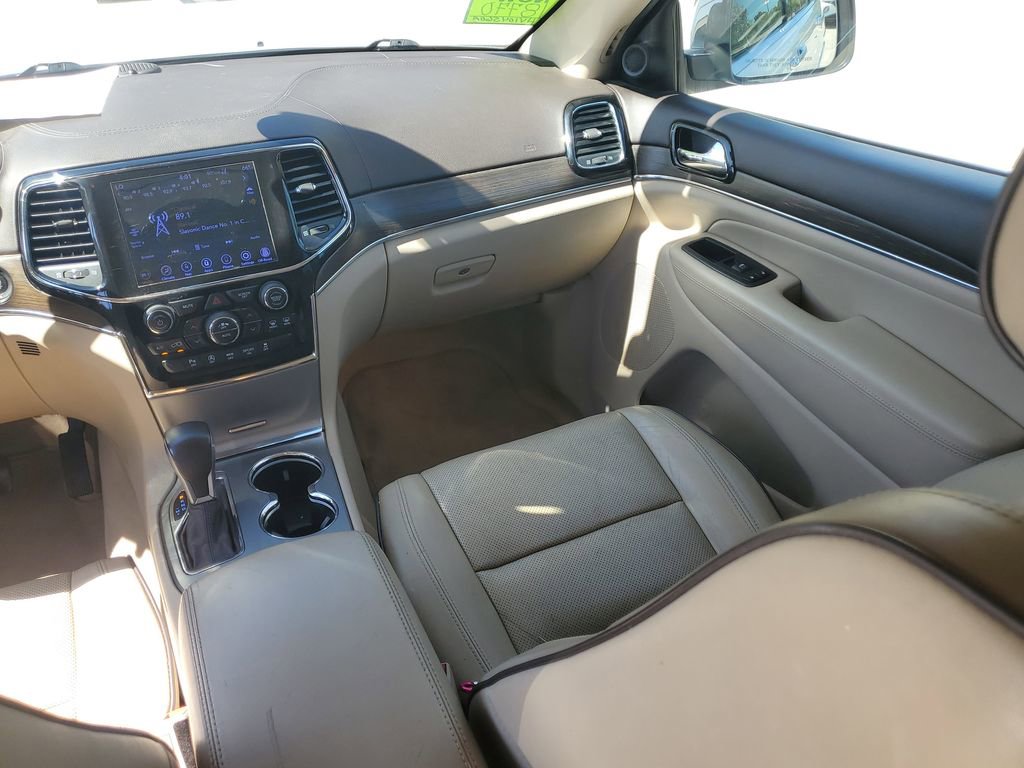 Used 2020 Jeep Grand Cherokee Overland AWD/4WD image 20
