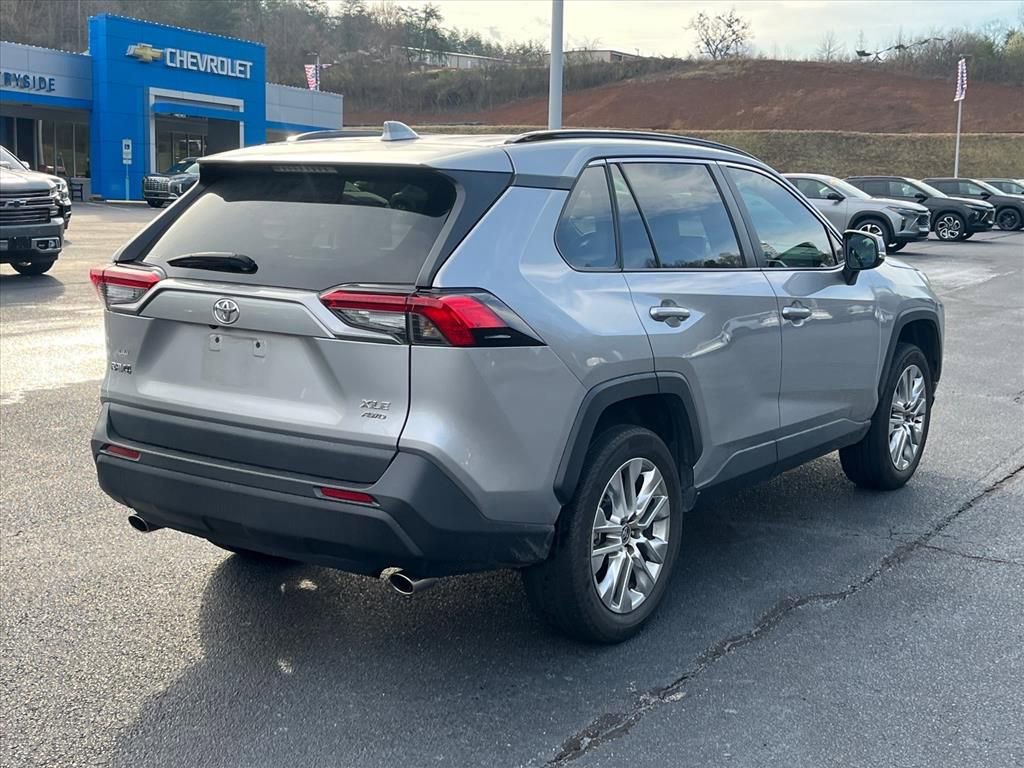 Used 2023 Toyota RAV4 XLE Premium image 3